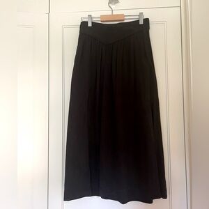 Aritzia black midi skirt with pockets